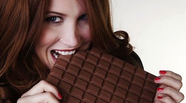 الشوكولا و أهم فوائدها المميزة أثناء تناولها