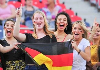 تعارف لاجئين مع ألمان | مواقع التواصل الألمانية | برامج تواصل مع بنات ألمان