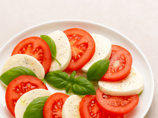 سلطة الكابريزي الإيطالية نكهة صيفية منعشة لا تُقاوم